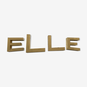 Letters "ELLE"