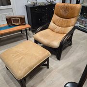 Vintage camel leather lounge chair with ottoman – wooden frame – 1970s