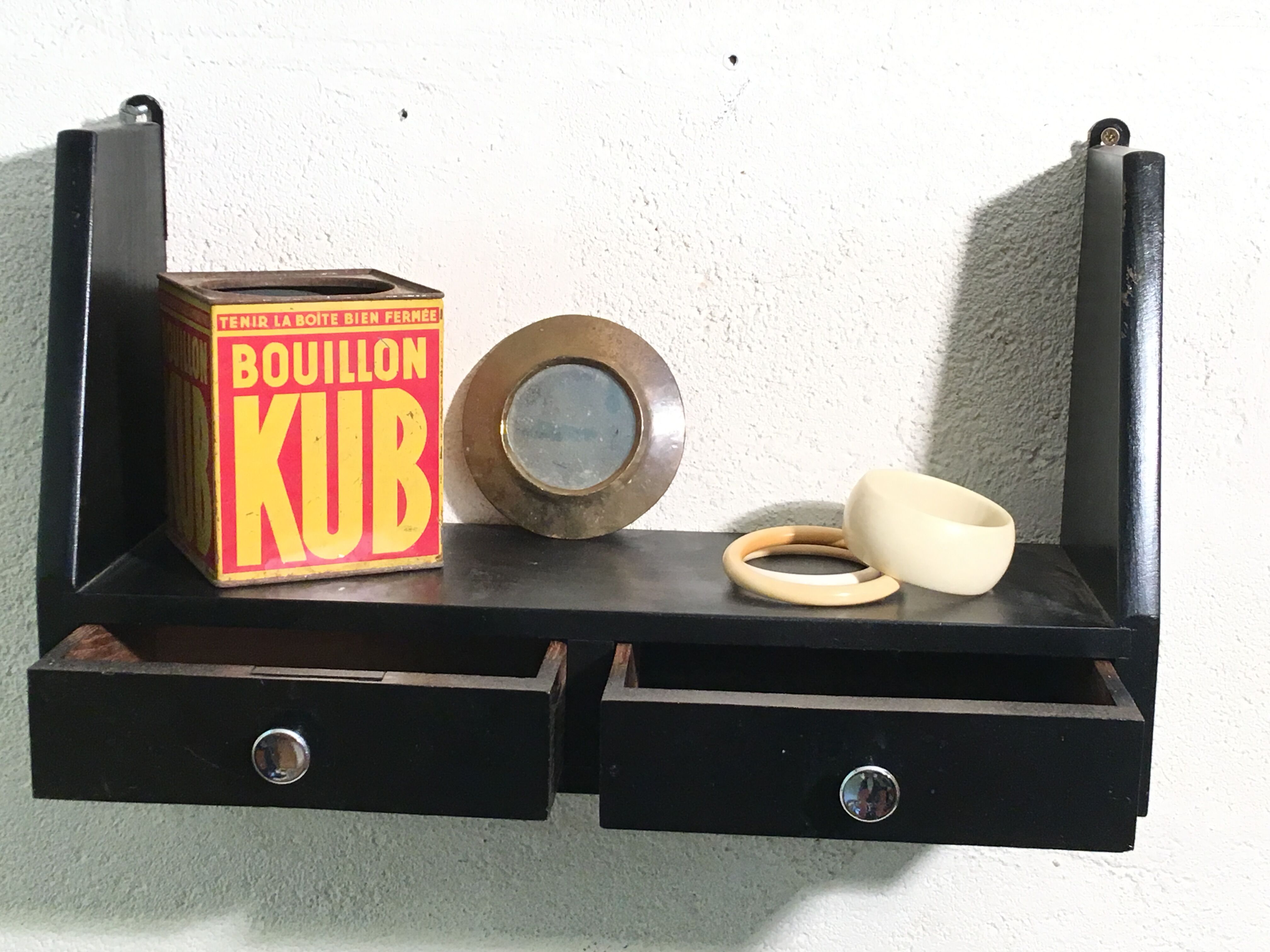 Etagere en bois à ailerons