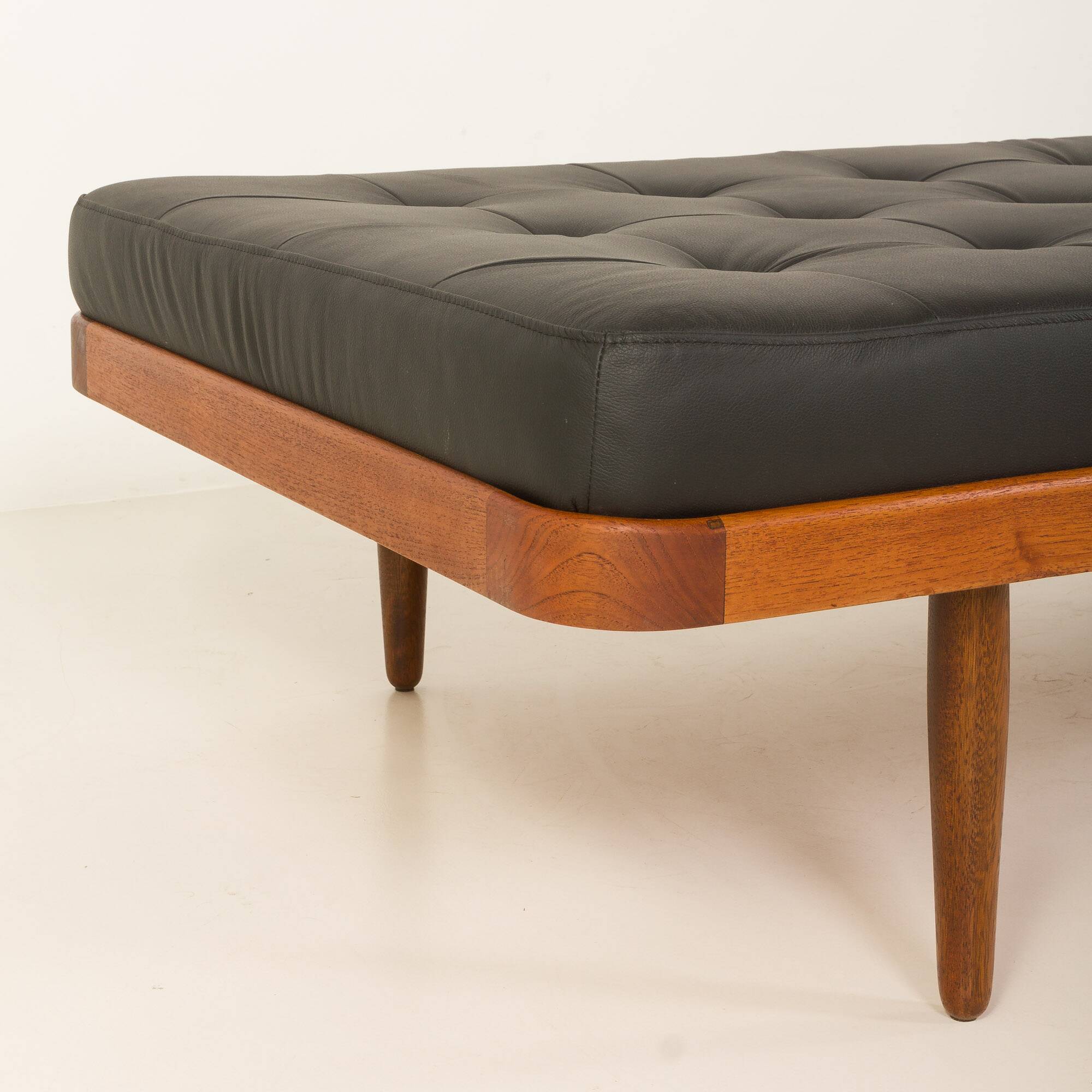 Danish vintage teak daybed in black leather | mid century modern | 1960s