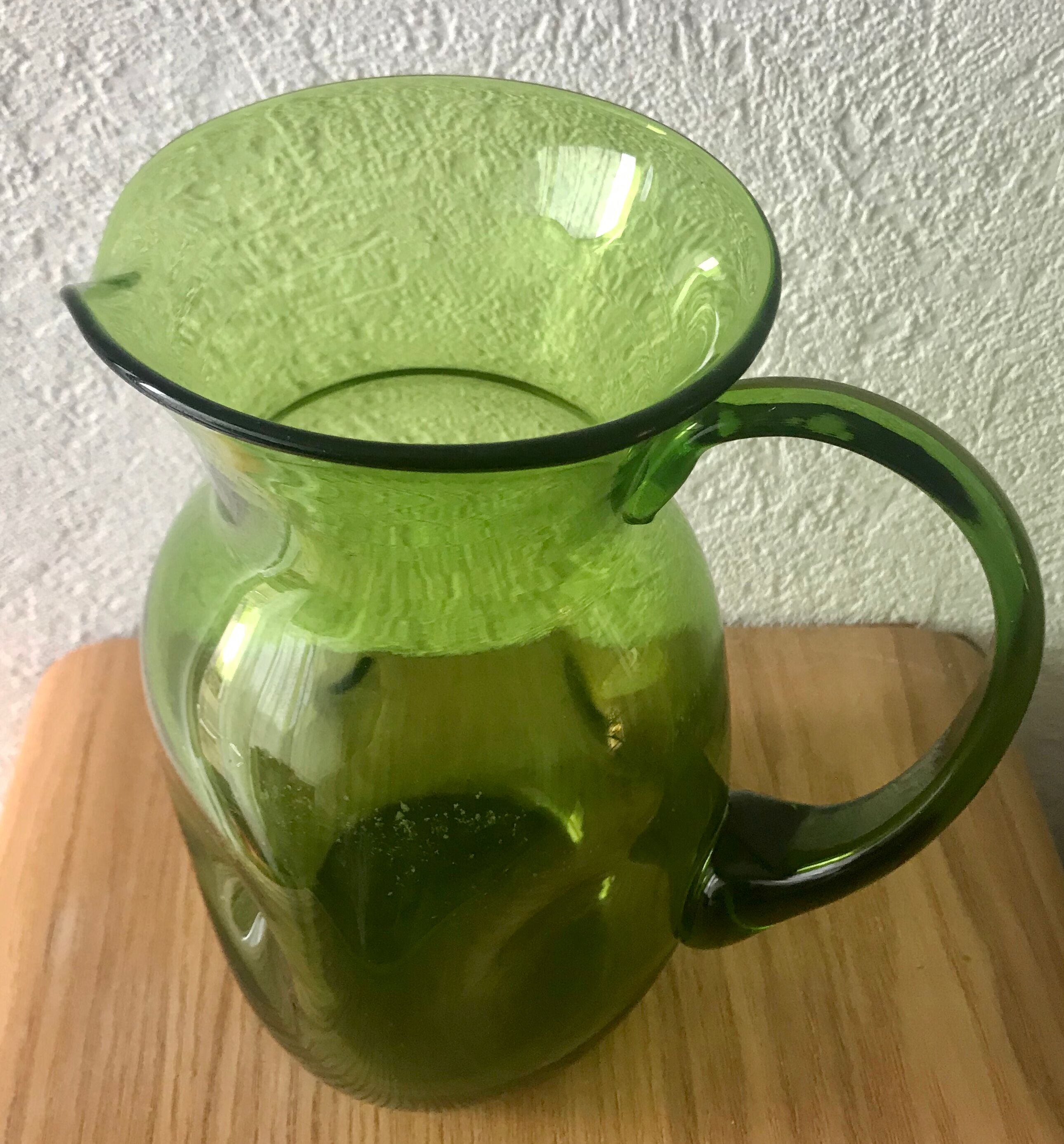 Pichet en verre vert