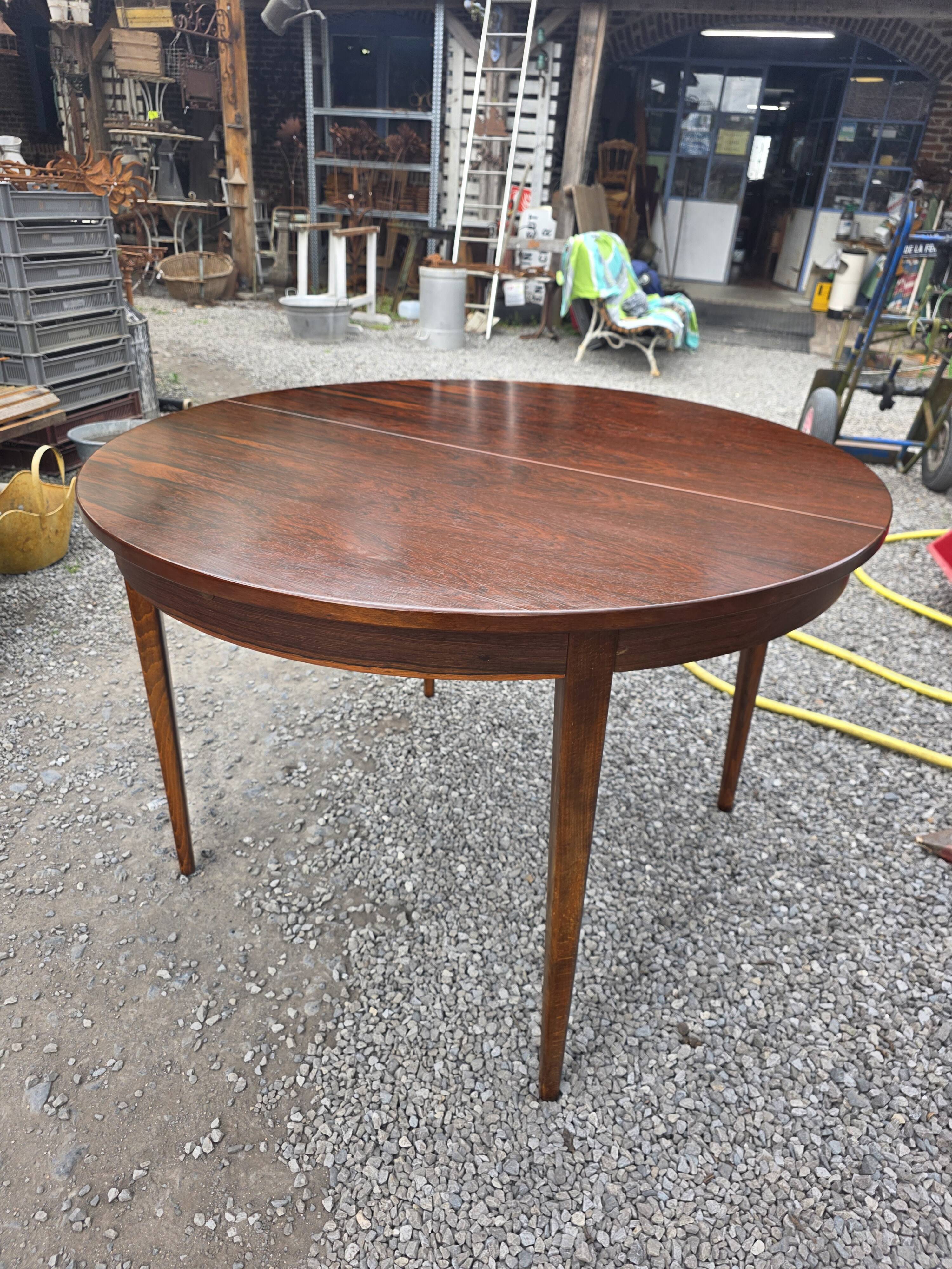 Scandinavian extendable table in rosewood from the 1960s, butterfly extension.