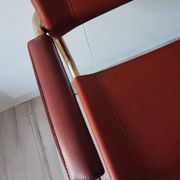 Chaises fauteuils B34 cuir cognac et dorure