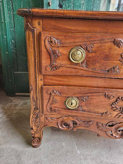 18th century provencal chest of drawers with openwork cross-borders in nyer