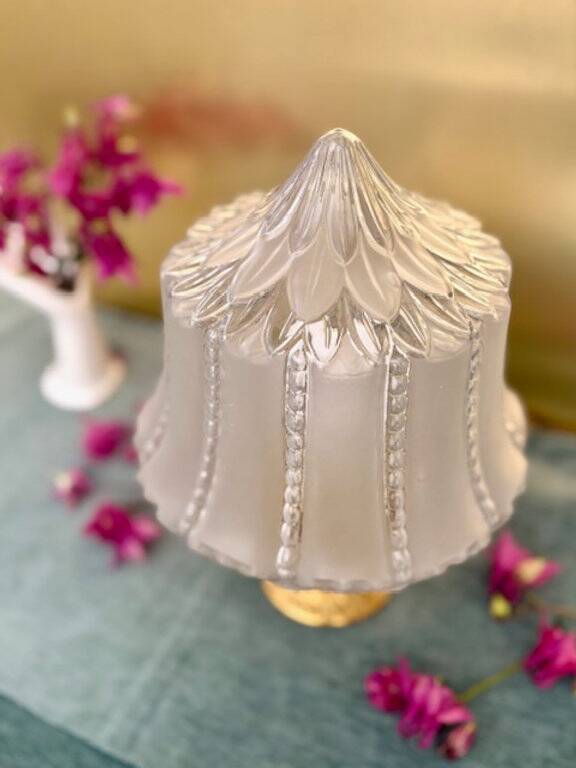 Art Deco lamp with floral patterns