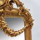 Miroir baroque doré avec guirlande de fleurs