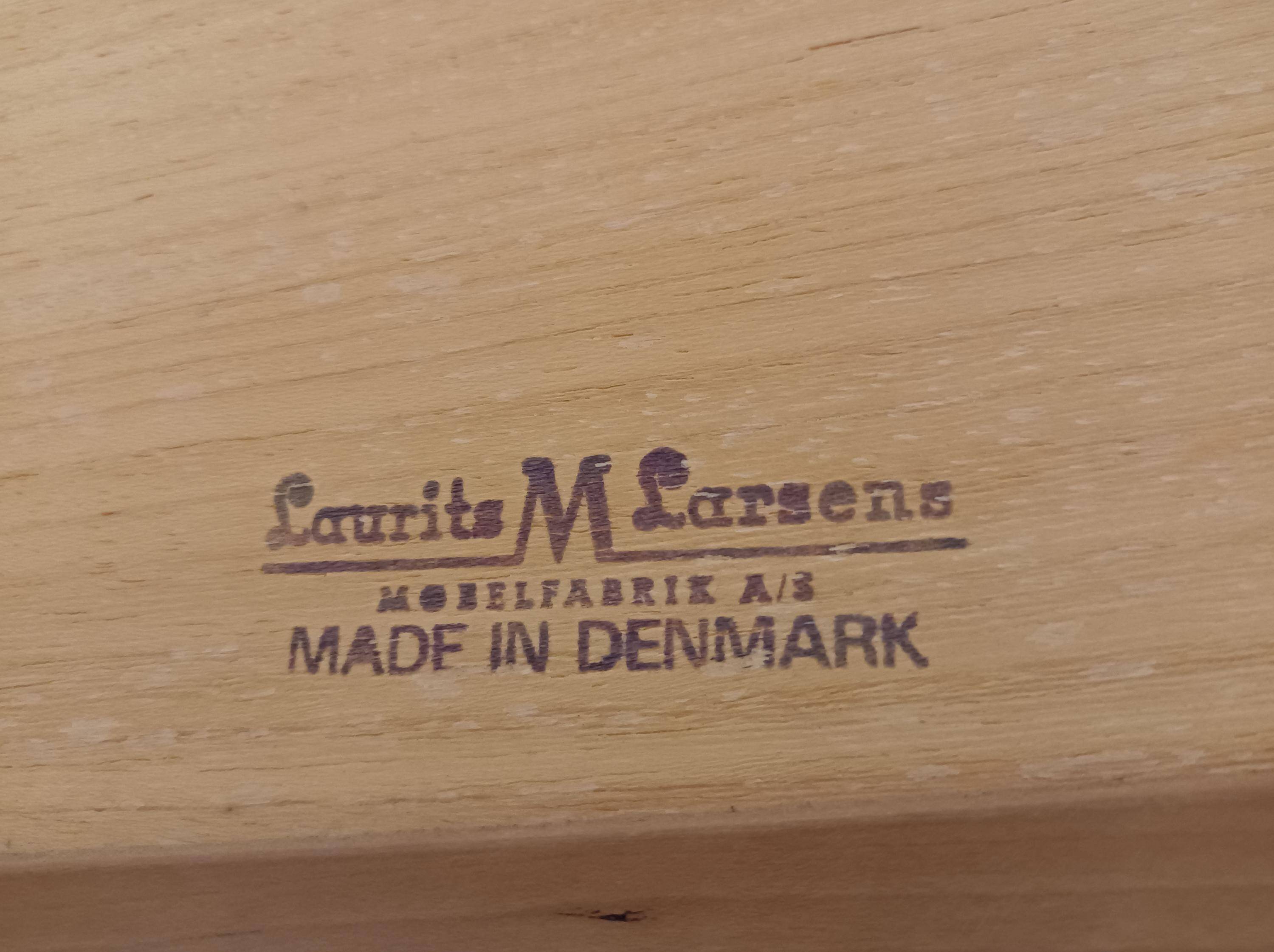 Table basse Lauritz Larsen, cerisier, Danemark années 60