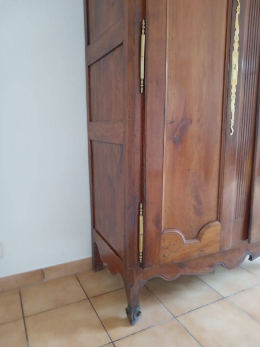 Cherry wood marachine cabinet