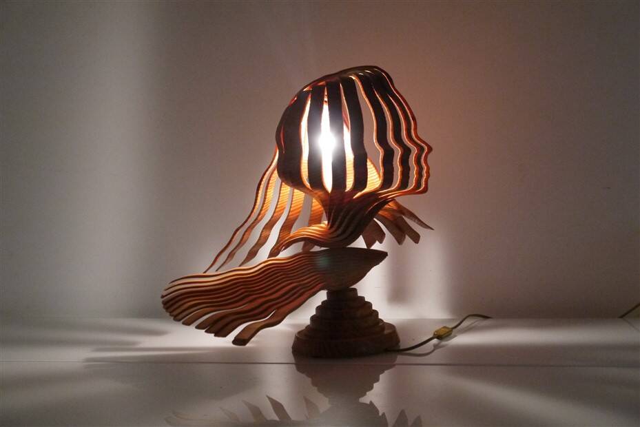 Lampe anthropomorphe en bois 1980