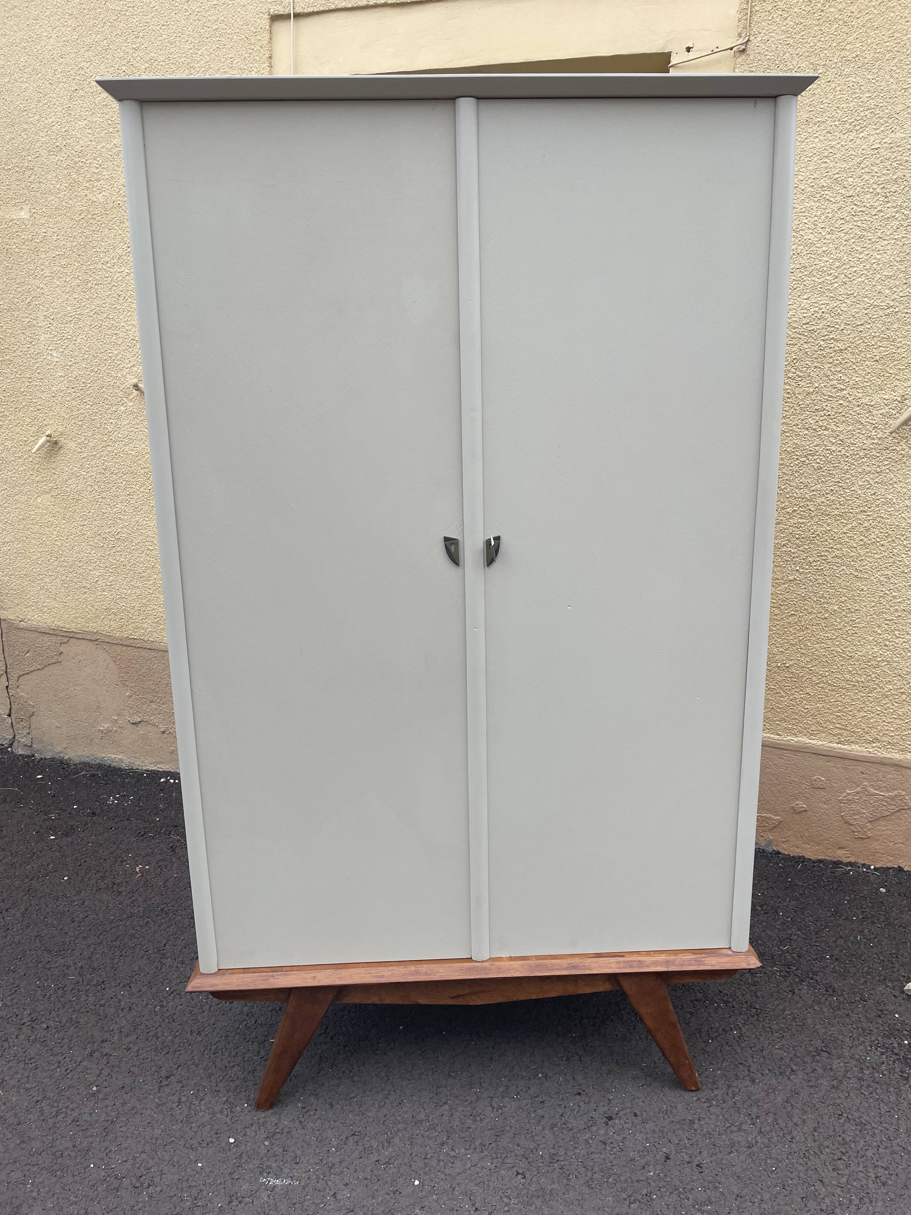 Vintage wardrobe feet compass