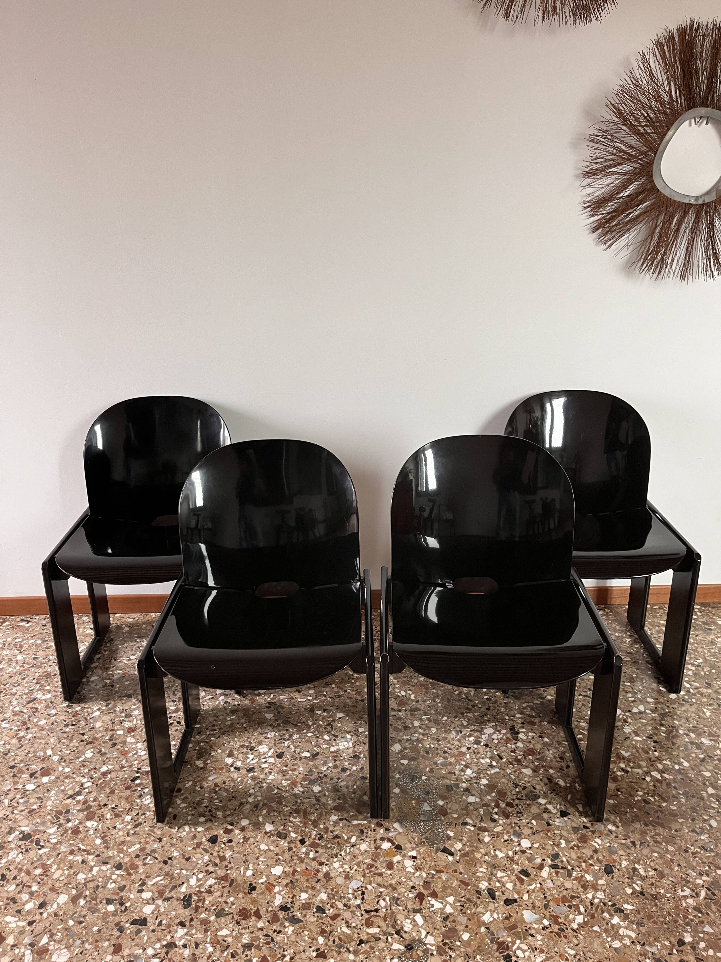 Chaises Dialogo d'Afra et Tobia Scarpa pour B&B Italia