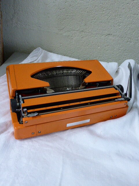 Typewriter Madi 2000 1970