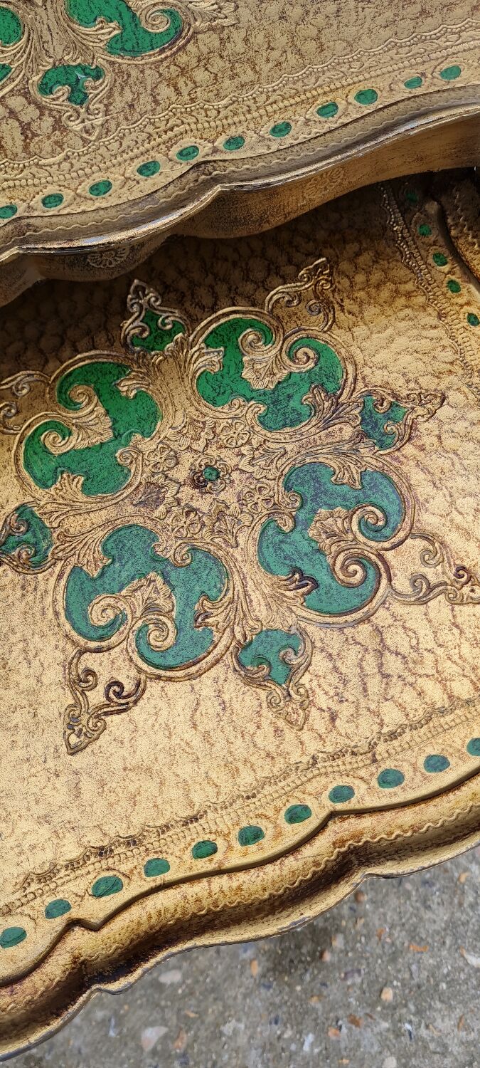 Venetian nesting table