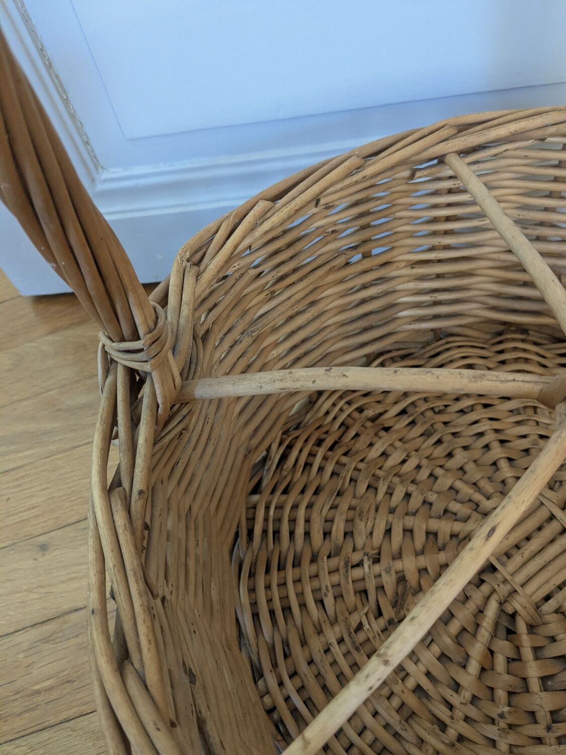 Wicker bottle basket