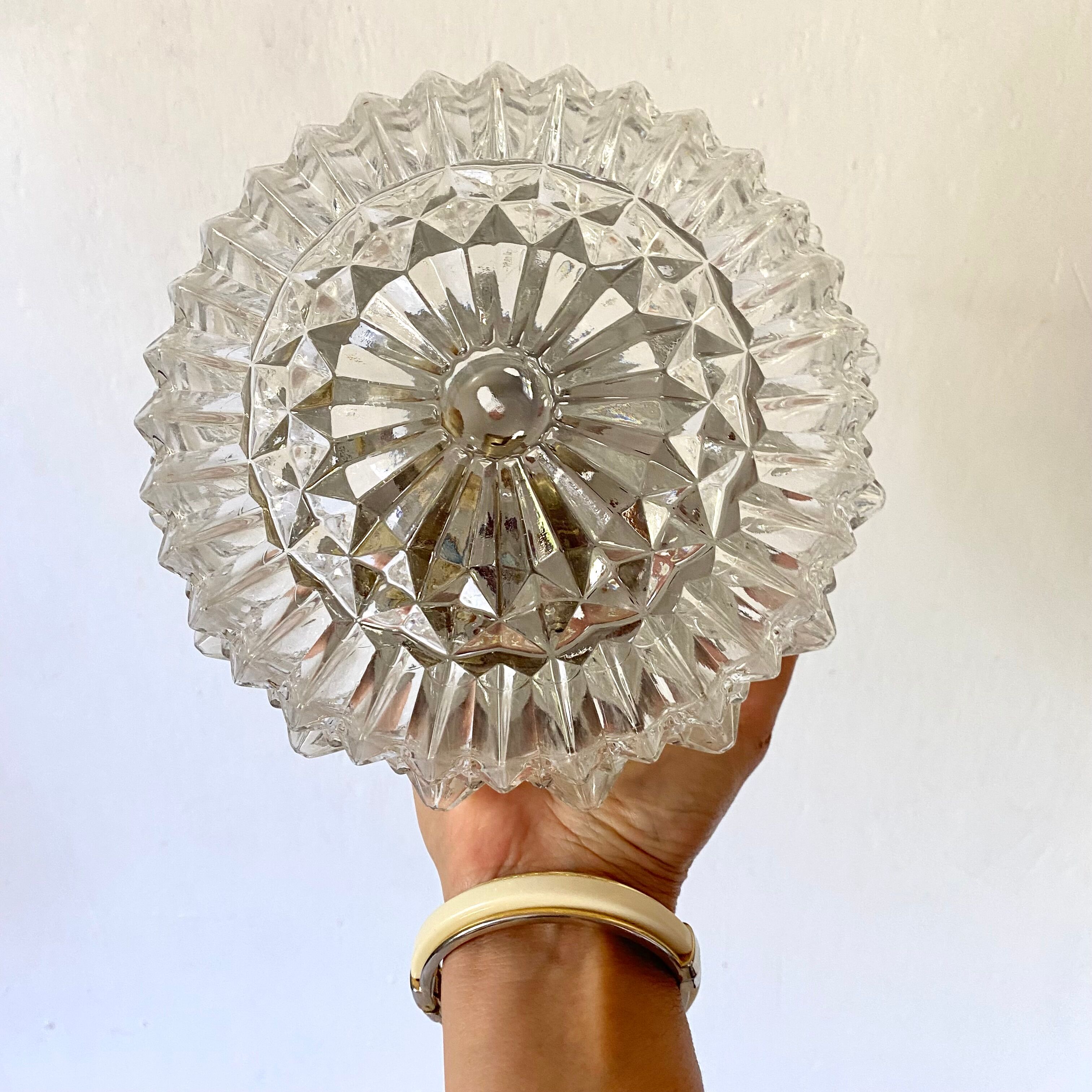 Plafonnier vintage rond en verre moulé