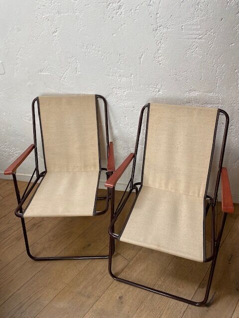 Set of 2 folding chairs