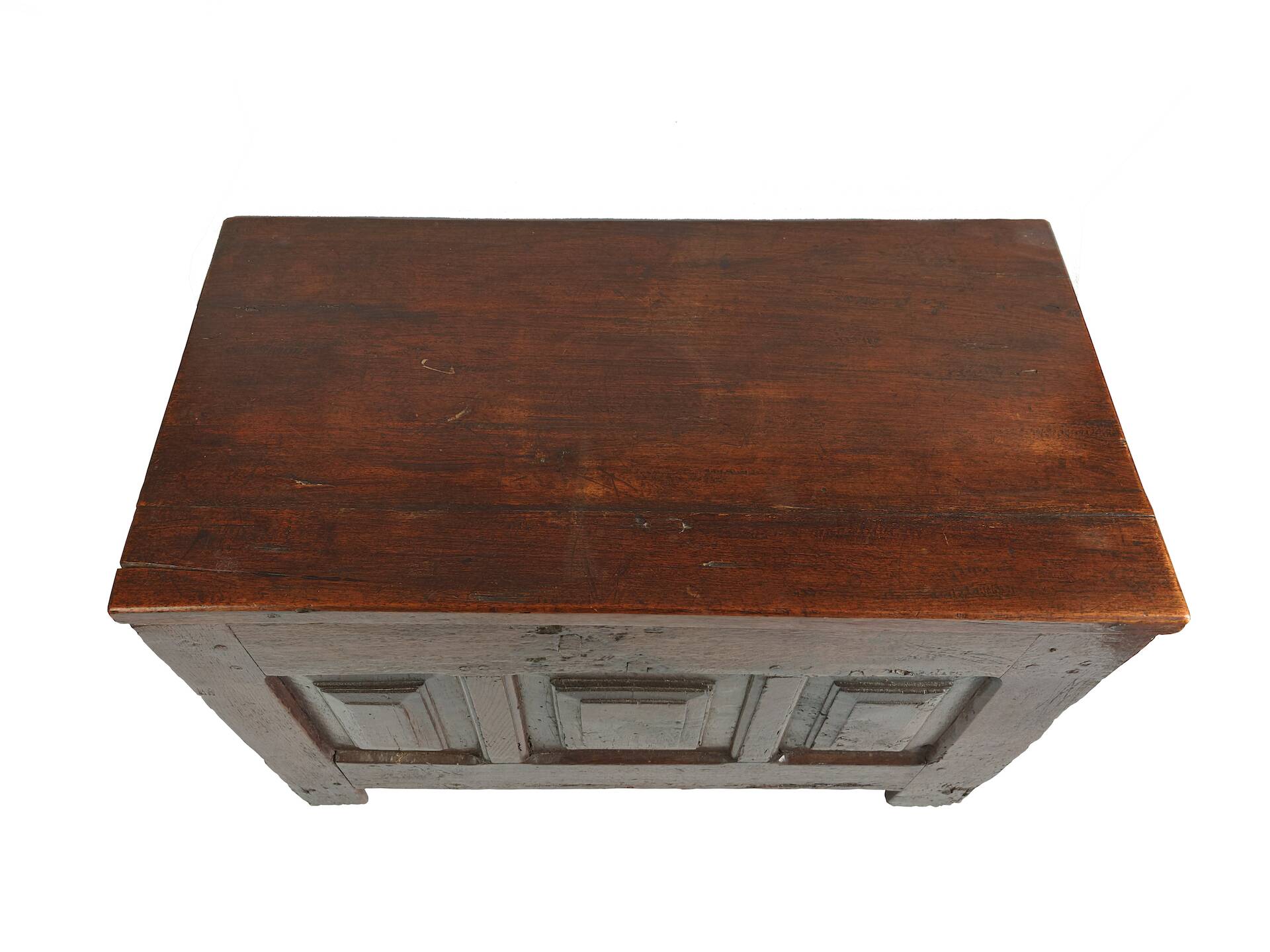 Solid oak chest from the early 17th century