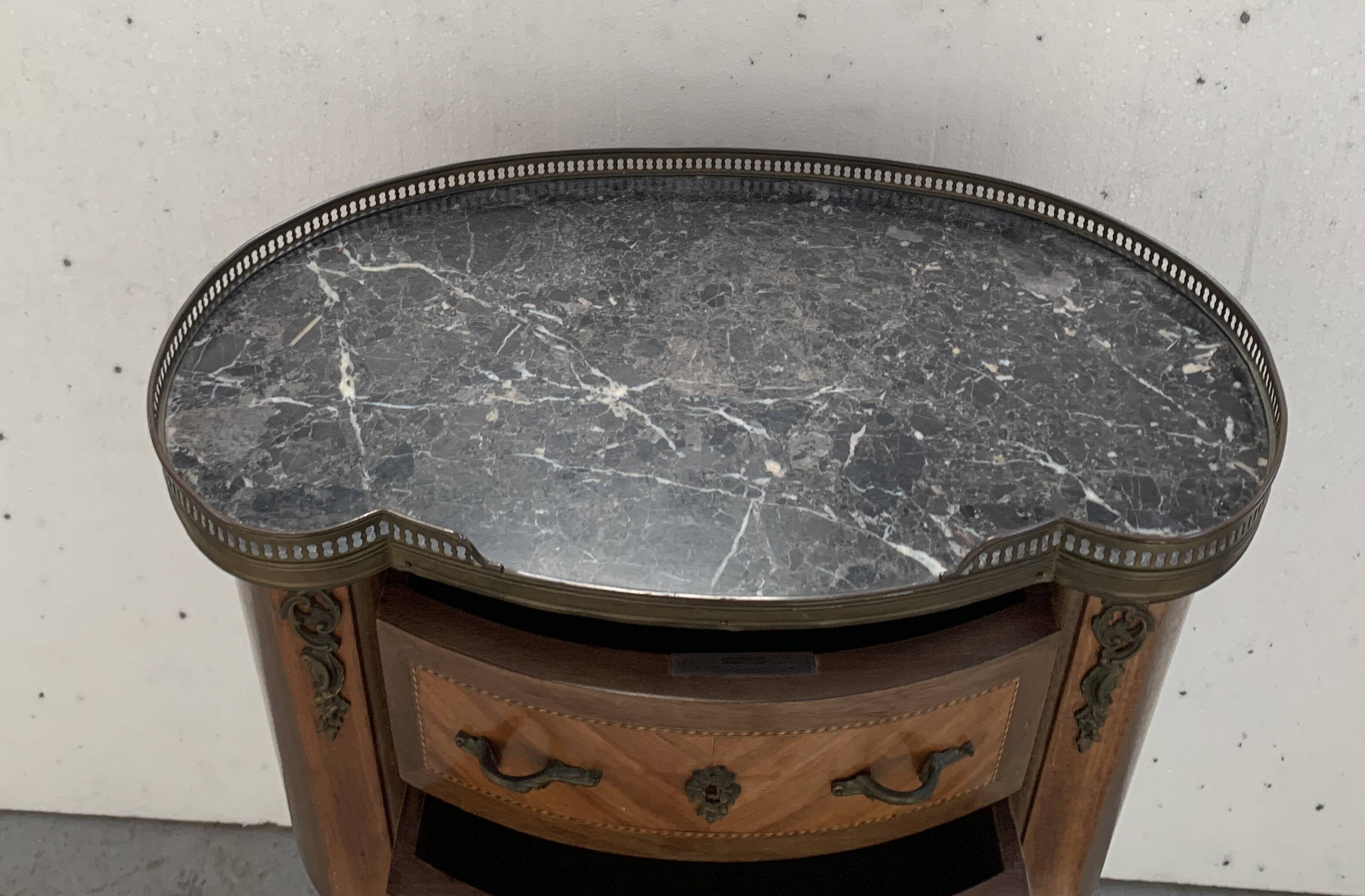 Louis XV style kidney chest of drawers Marble top with brass gallery 20th century