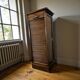 Armoire d'archives vintage en bois / armoire à rideau