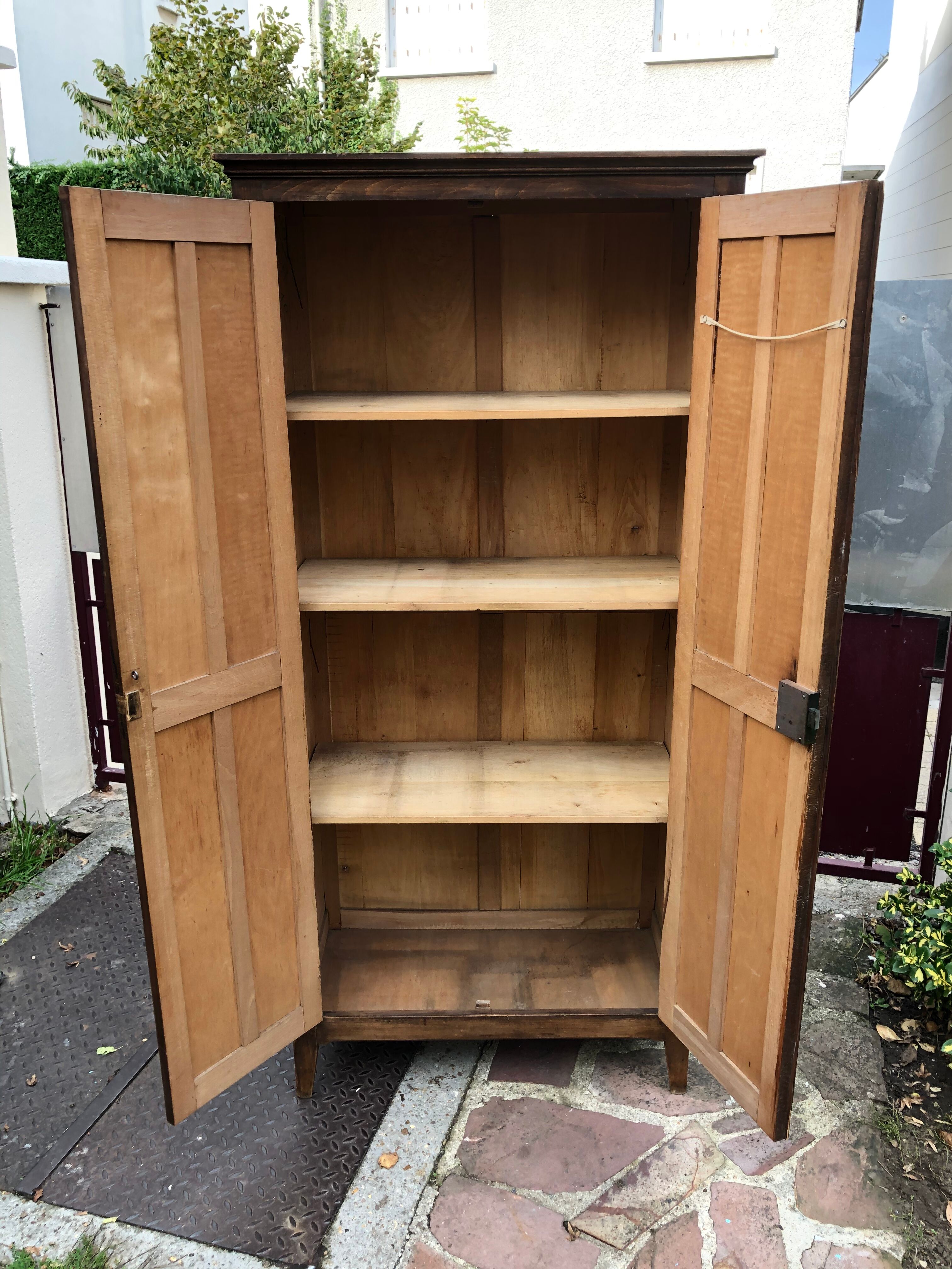 Armoire parisienne
