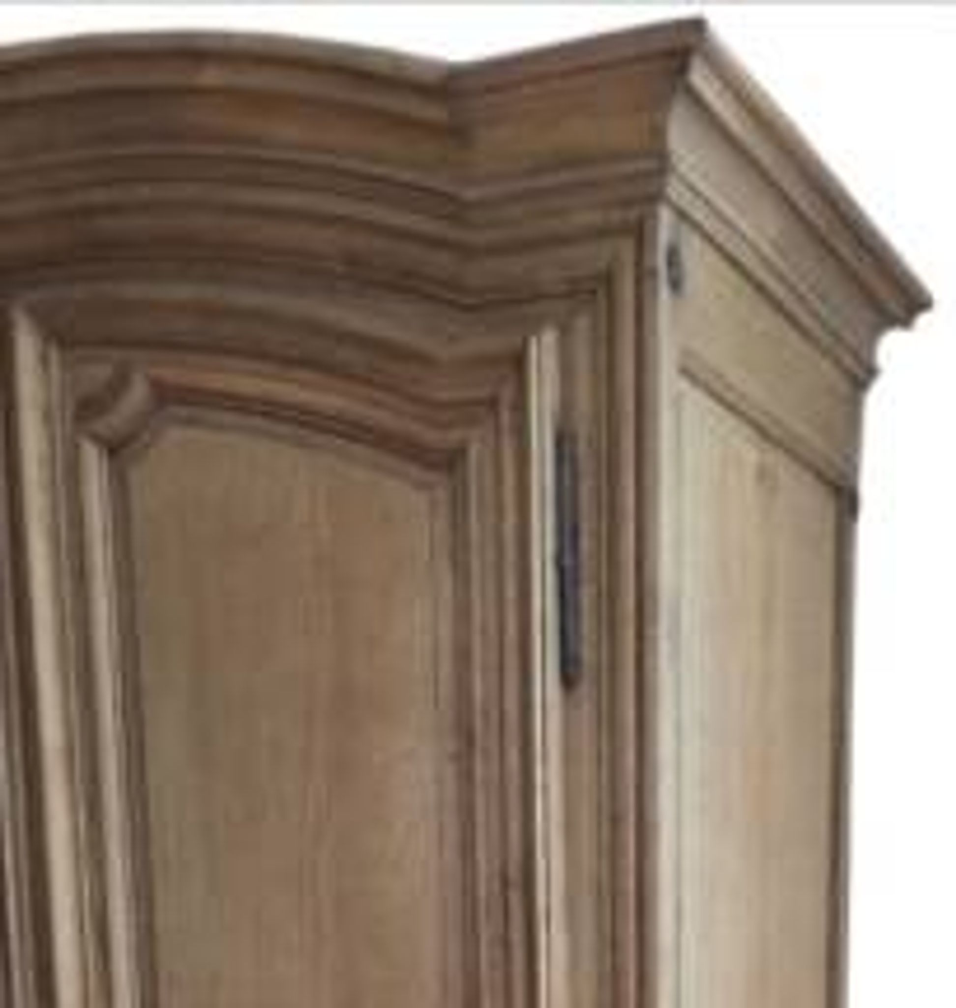 Armoire ancienne en bois massif
