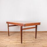 Scandinavian extendable table
