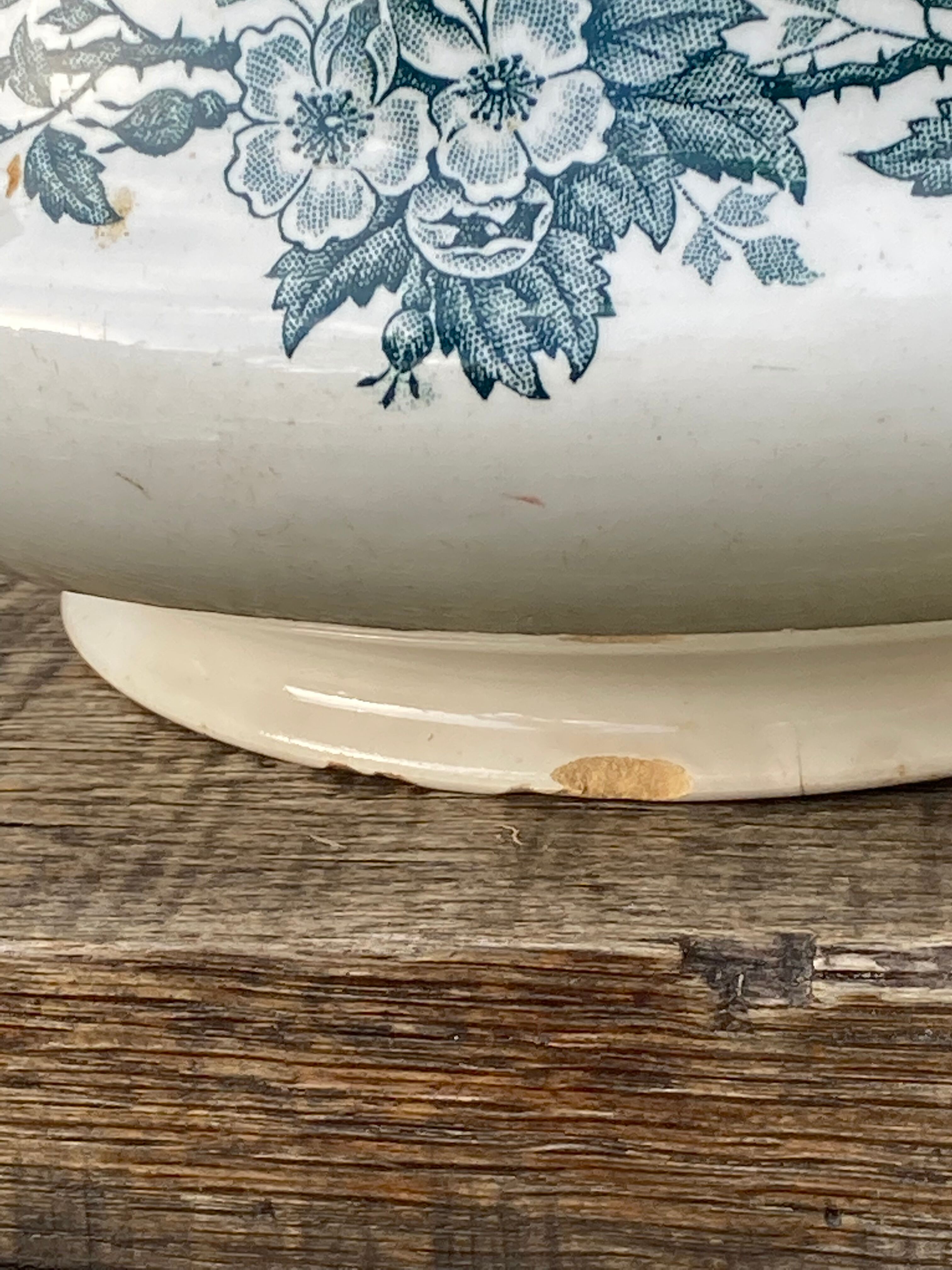 Iron earth tureen Saint Amand Guadeloupe ancient ceramic