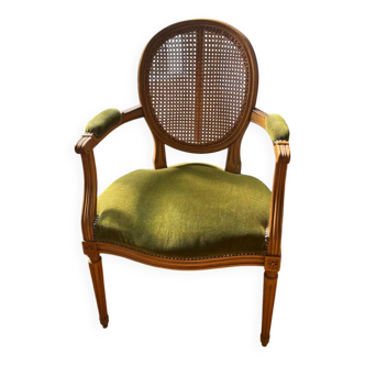 Fauteuil de style Louis XVI en velours et rotin