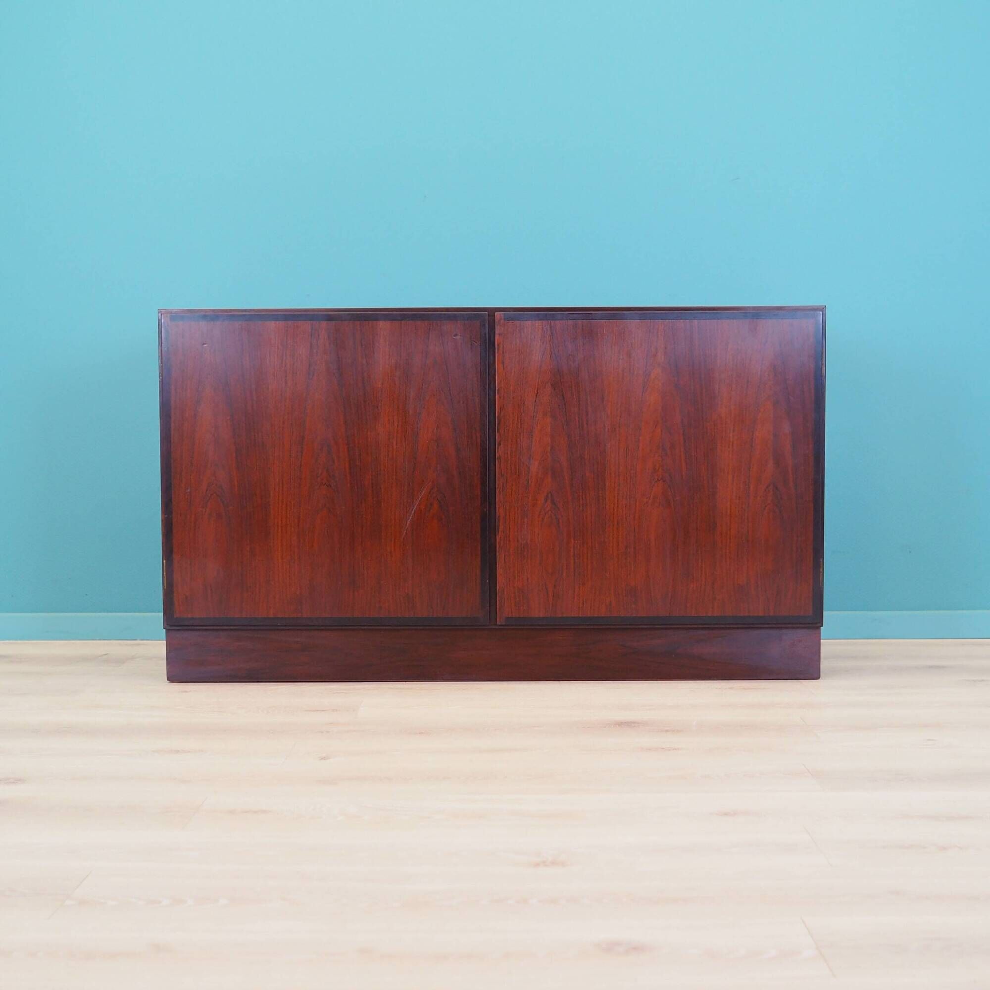Cabinet en palissandre, design danois, années 1960, fabricant : Omann Jun