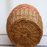 Wicker basket and scoubidou