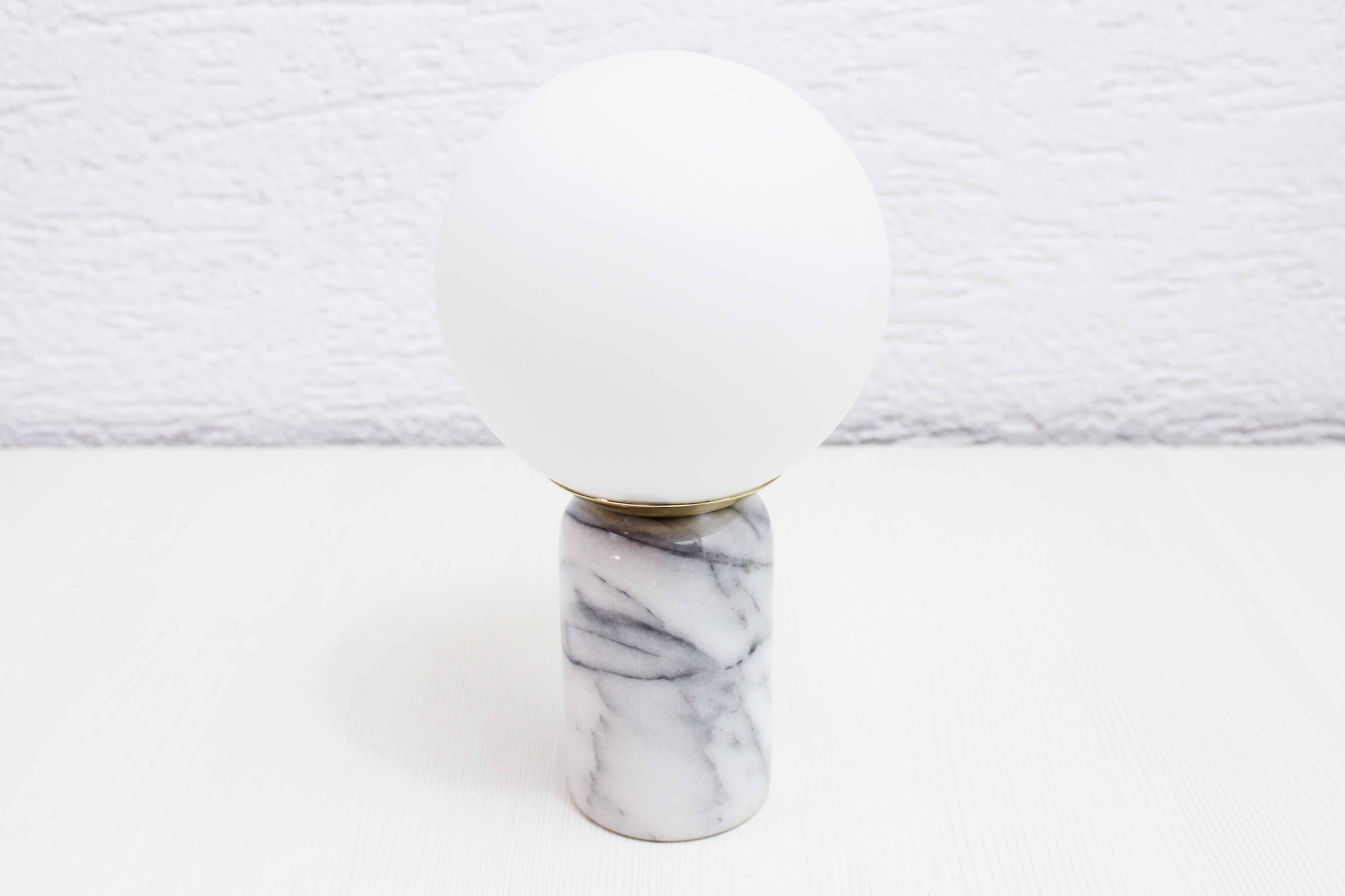 Table lamp in white marble and glass