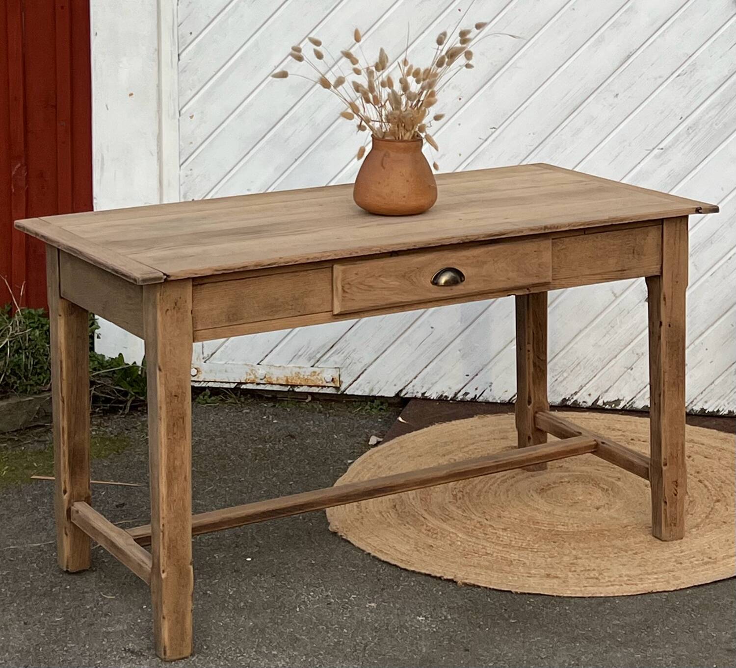 Antique farmhouse table with 1 drawer - 6 people