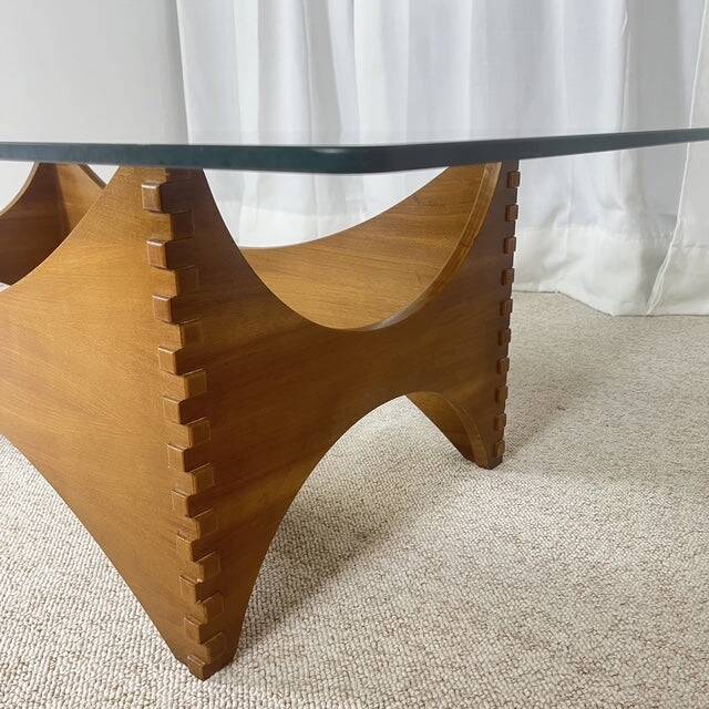 Sculptural coffee table in mahogany and glass – Europe, 1970s