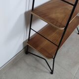Shelves on string feet