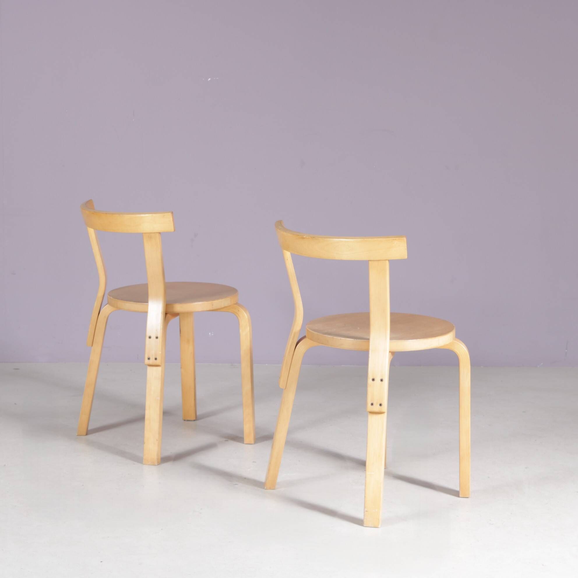 Chaises en pin modèle 68 d'Alvar Aalto des années 1950, ensemble de 2.