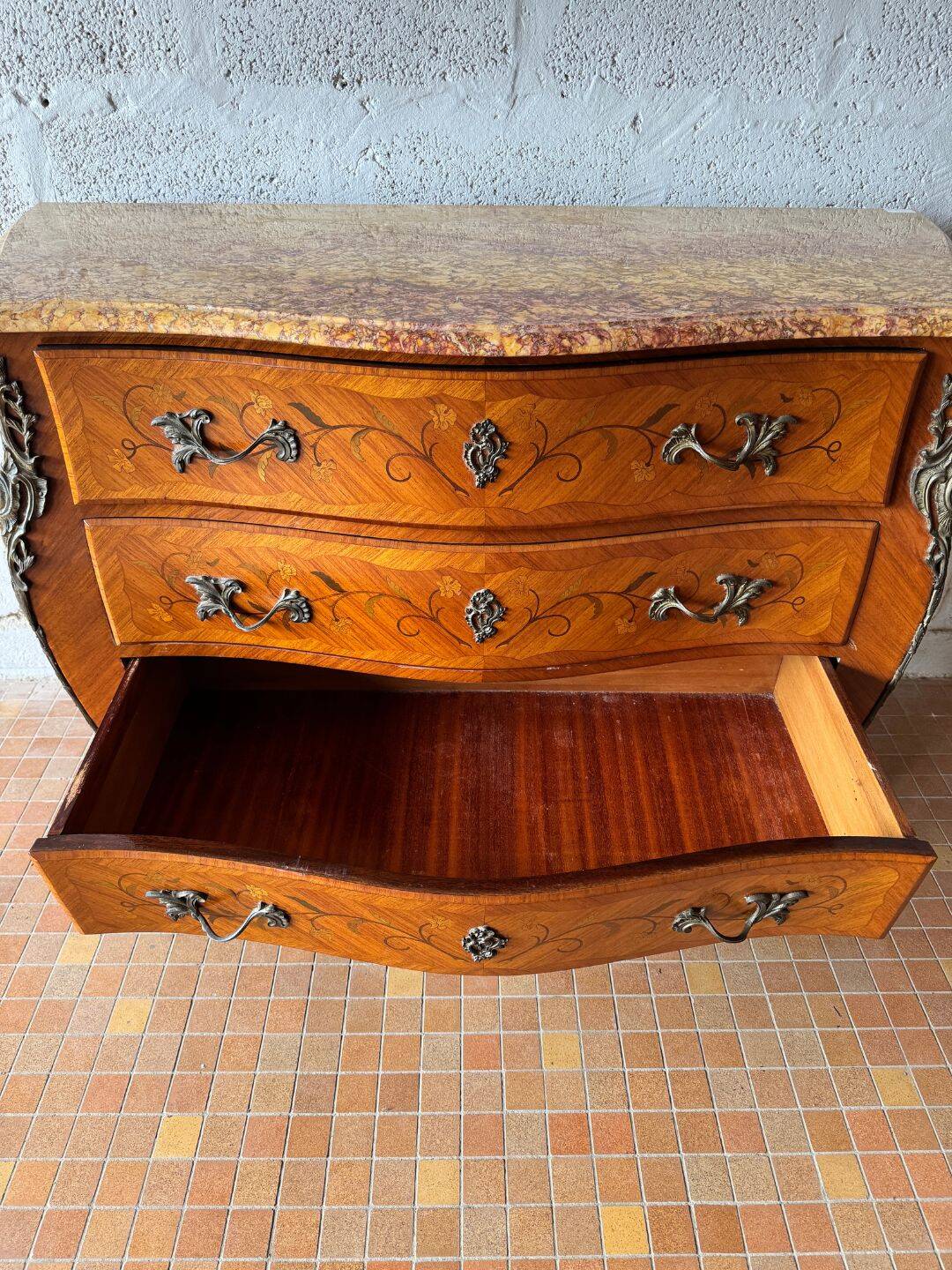 Commode marquetée Louis XV