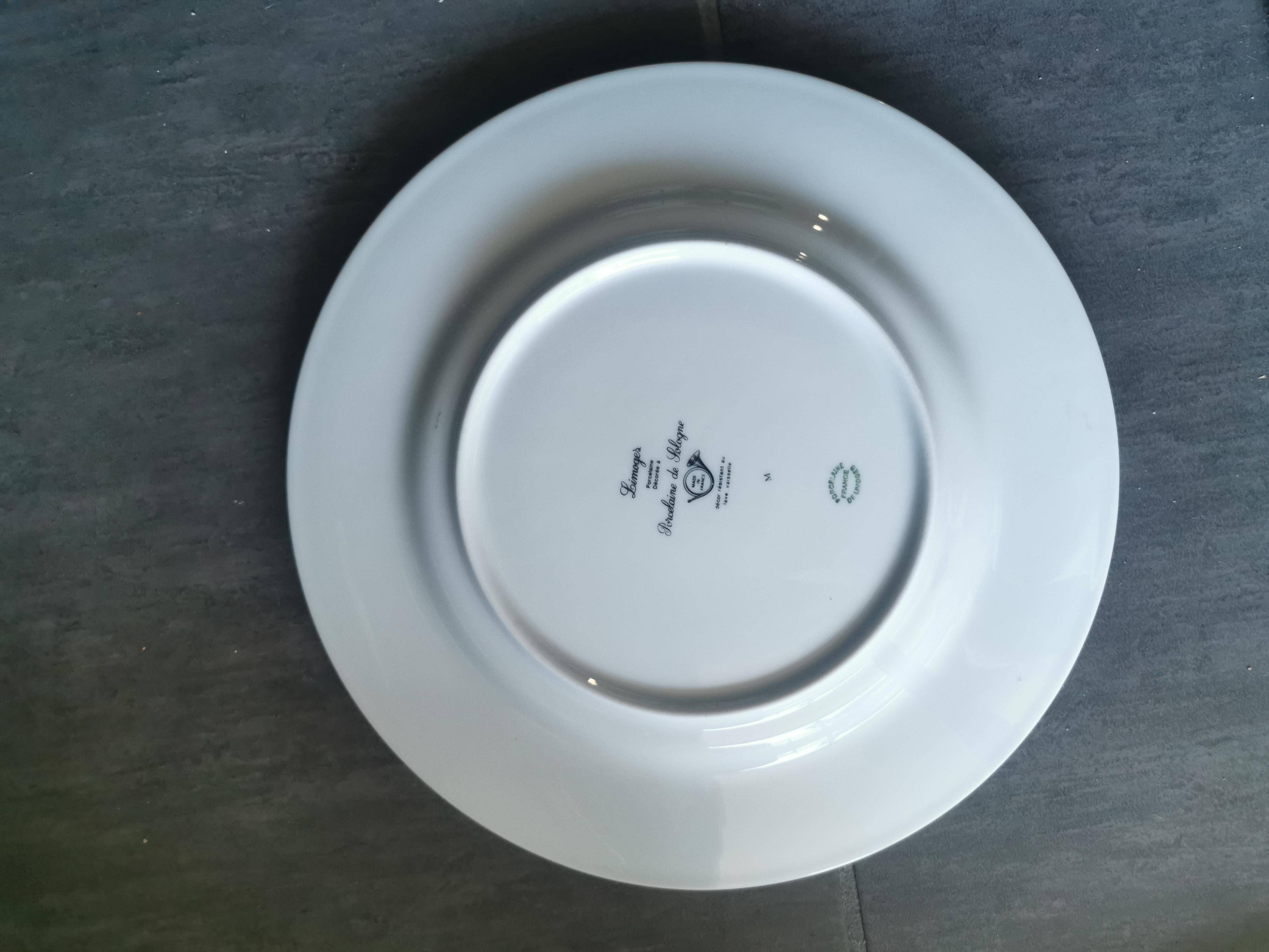 Assiette plate décor bleu Porcelaine de Sologne– 26 cm