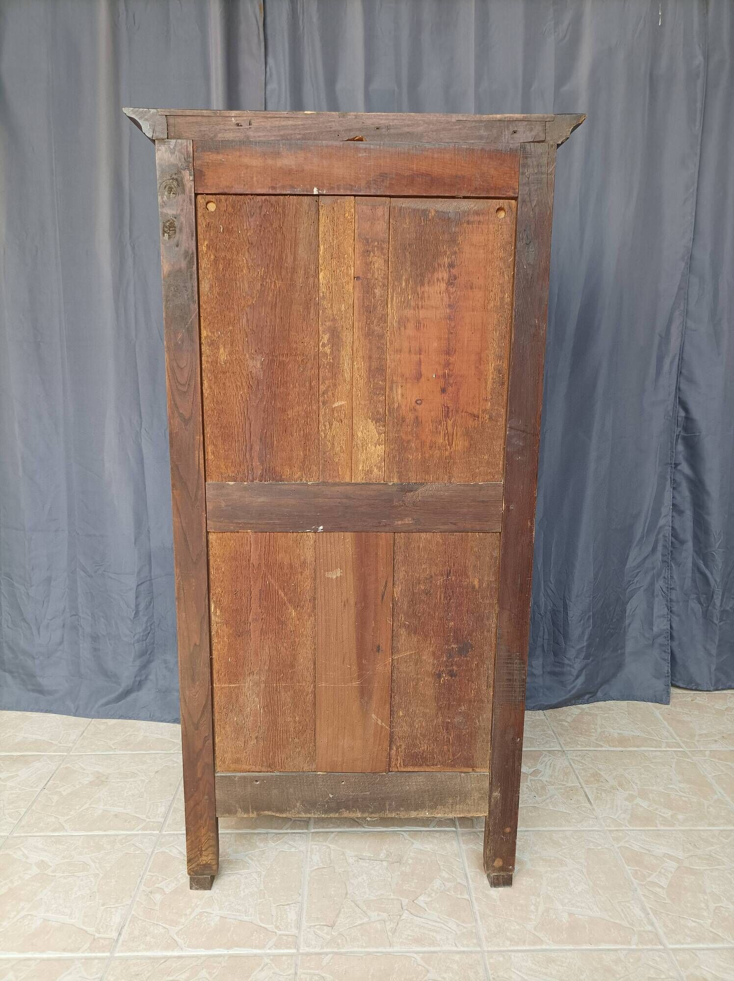 Standing man Louis XV in walnut and ash burl