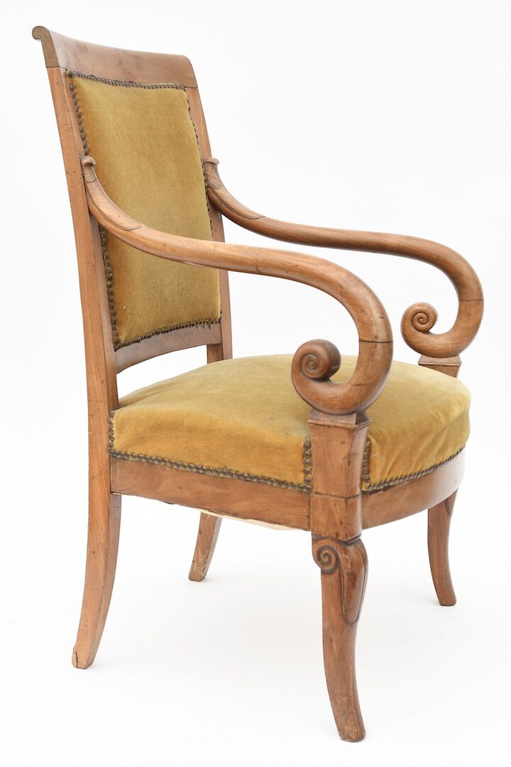 Restoration-style butt chair