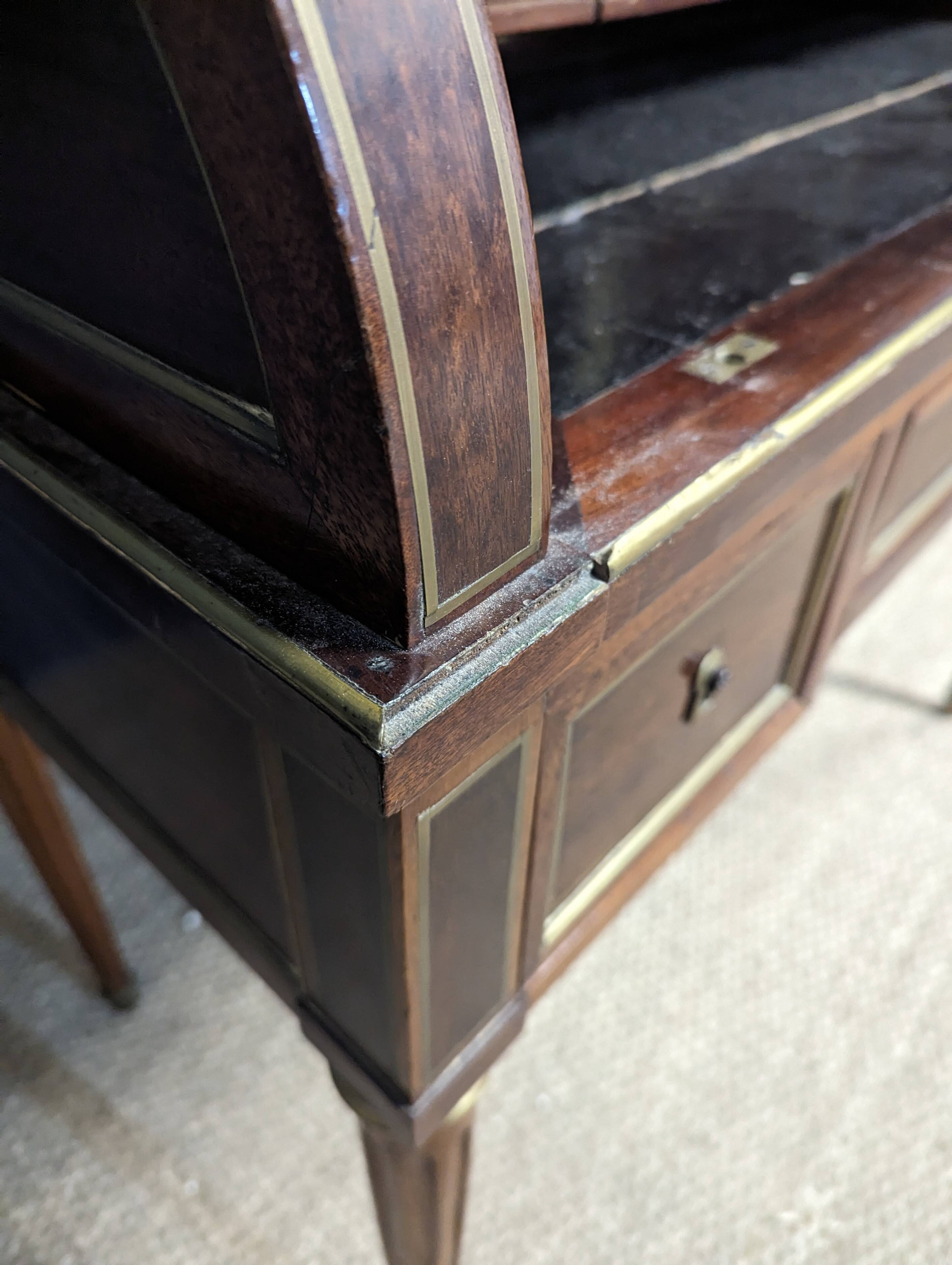 Bureau de dame à cylindre en acajou, époque Louis XVI