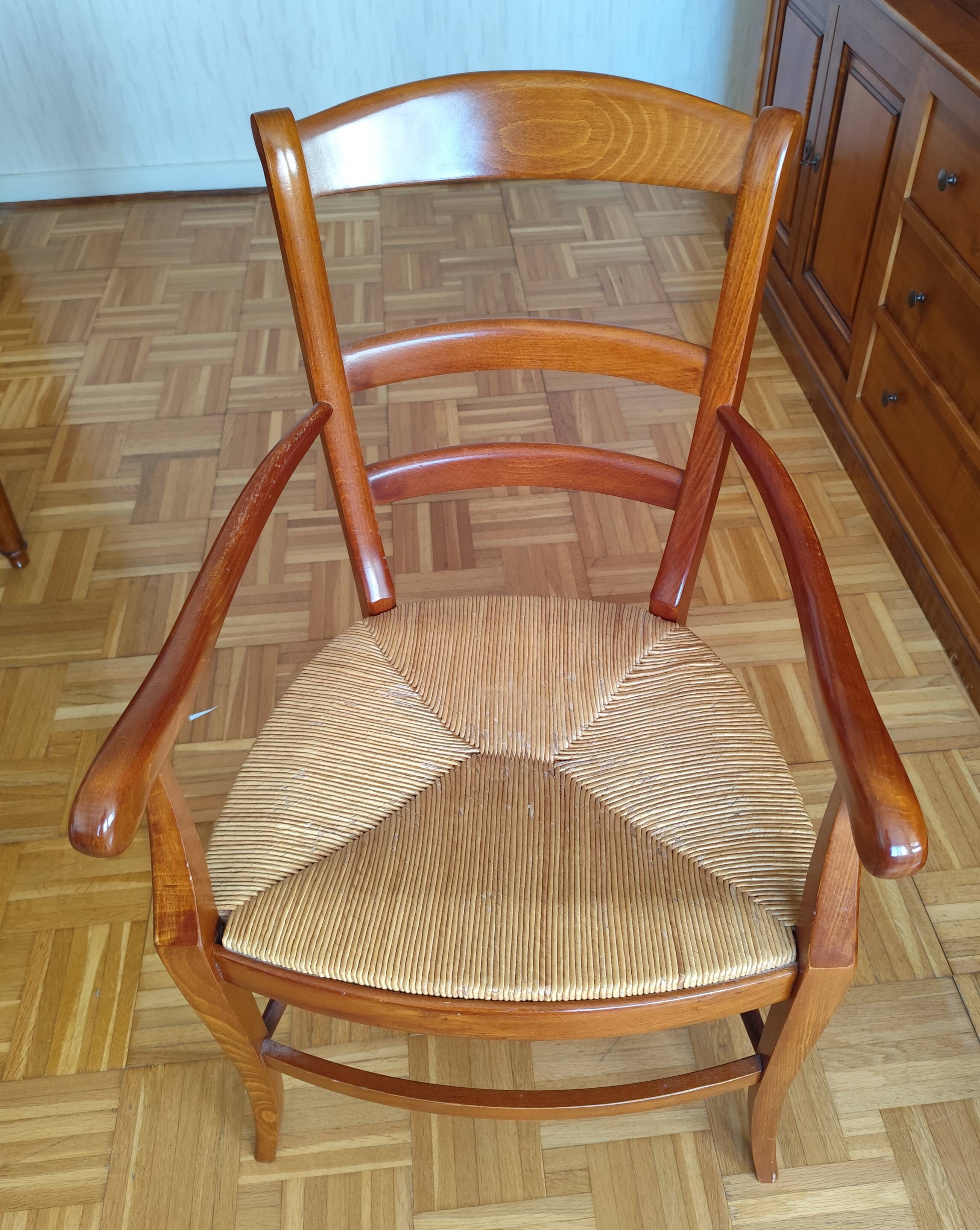 Set of 6 solid wood chairs with high-quality straw seats.