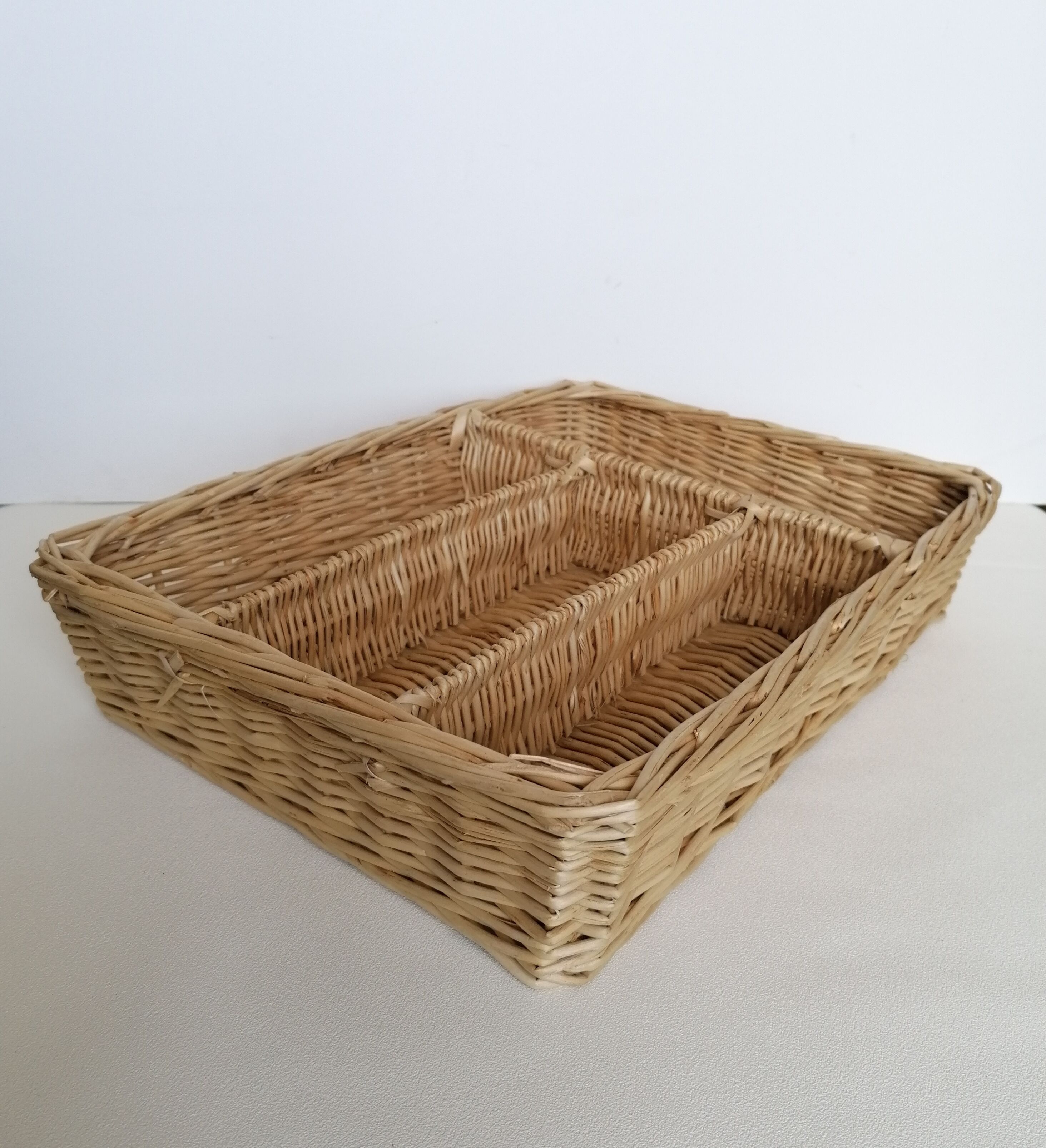 Wicker basket for cutlery
