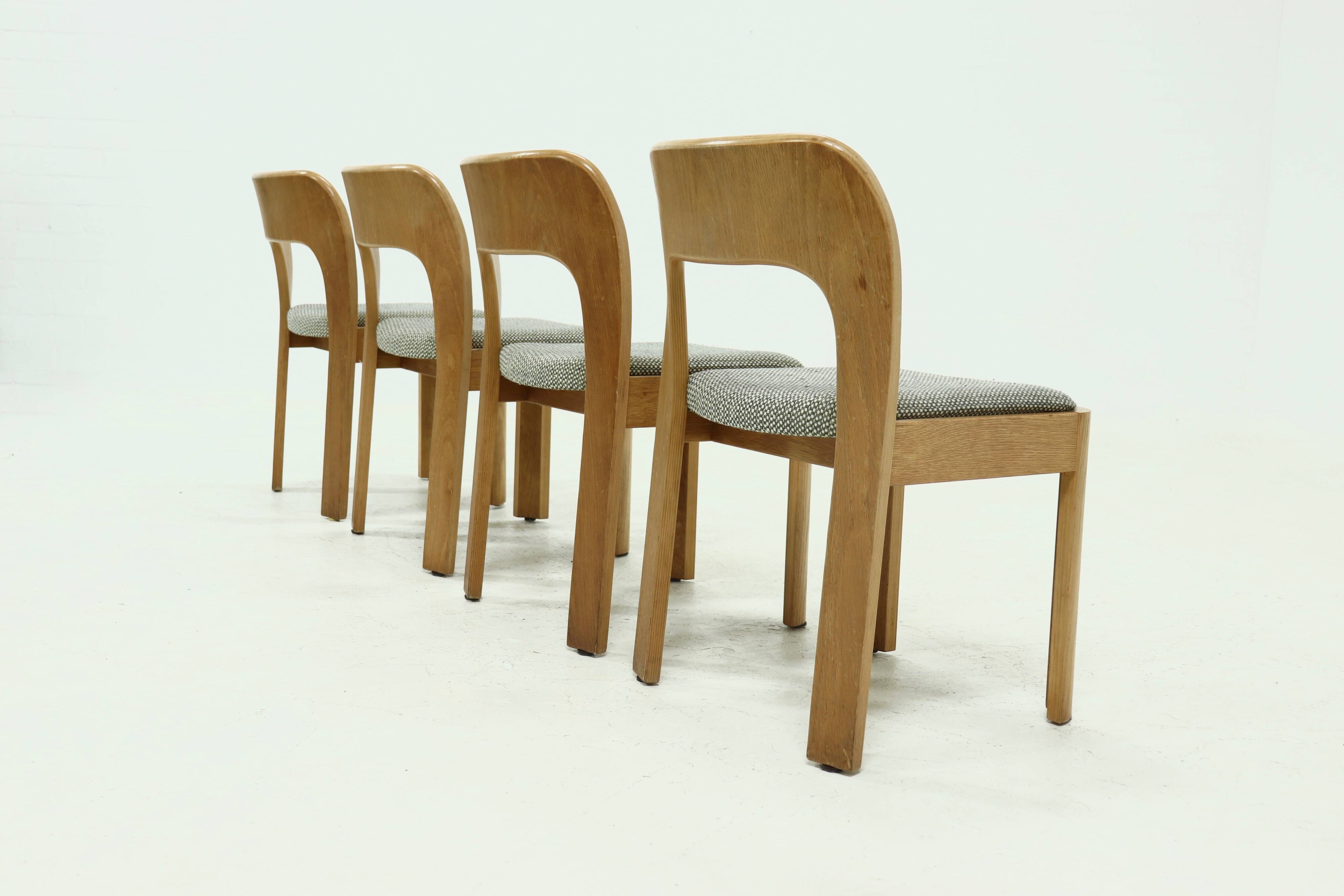 Set of 4 sculptural dining chairs in light oak, 1970s