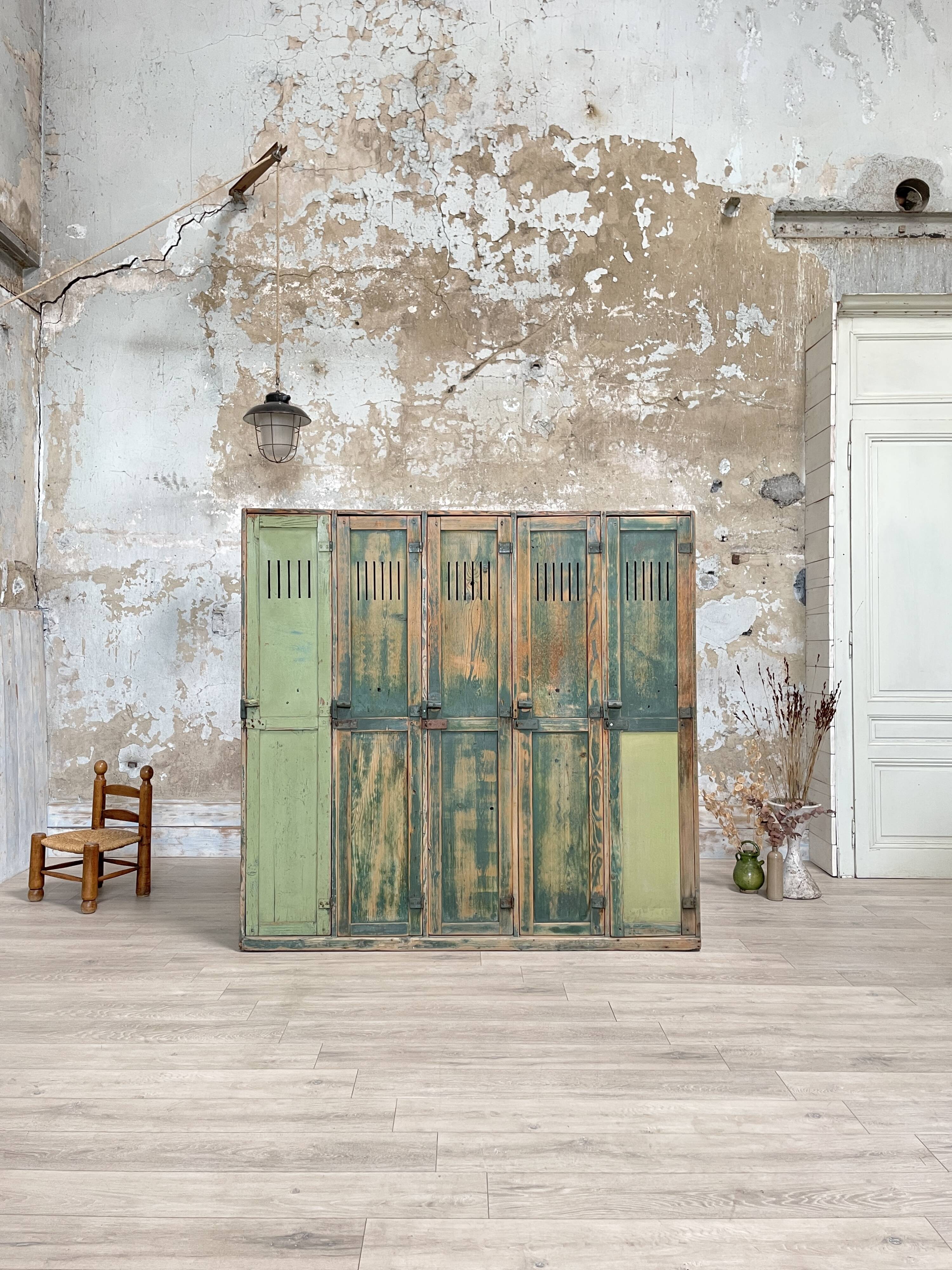5-door cloakroom in patinated wood