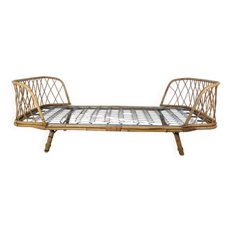 Woven rattan basket