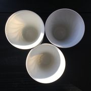Lot de 3 coupes à café en porcelaine