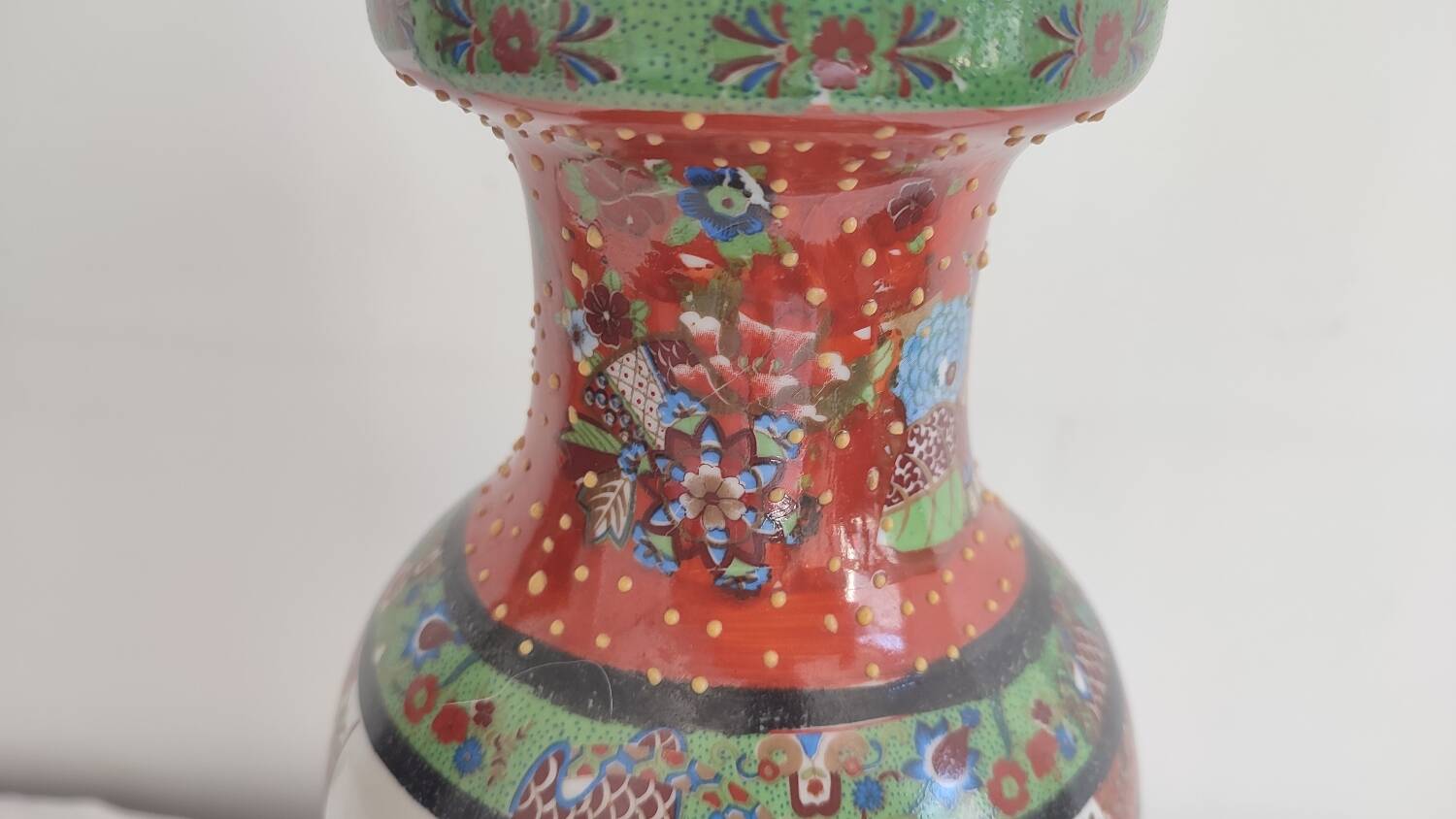 Chinese vase, Rose family style