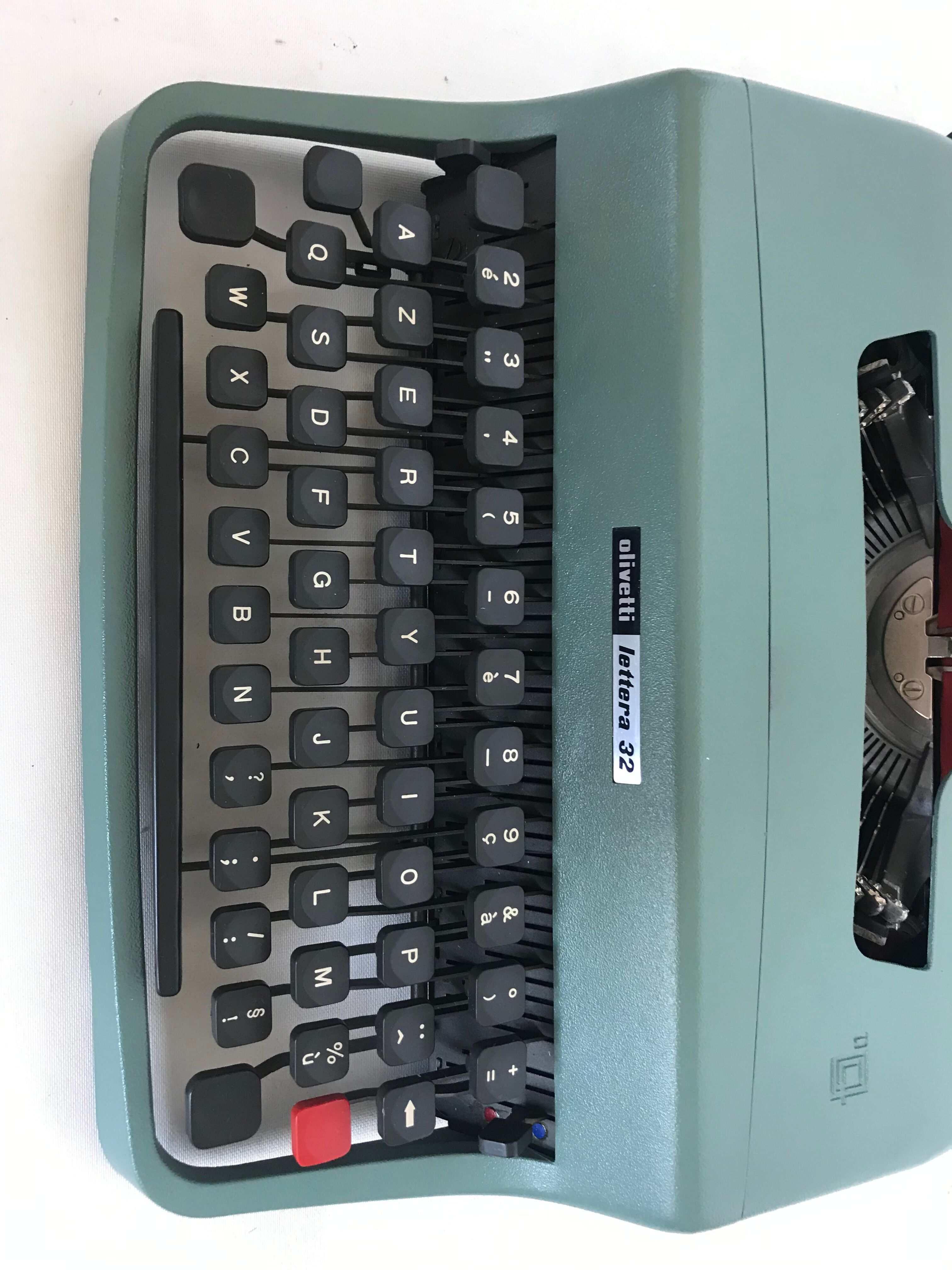 Typewriter, Olivetti Lettera 32