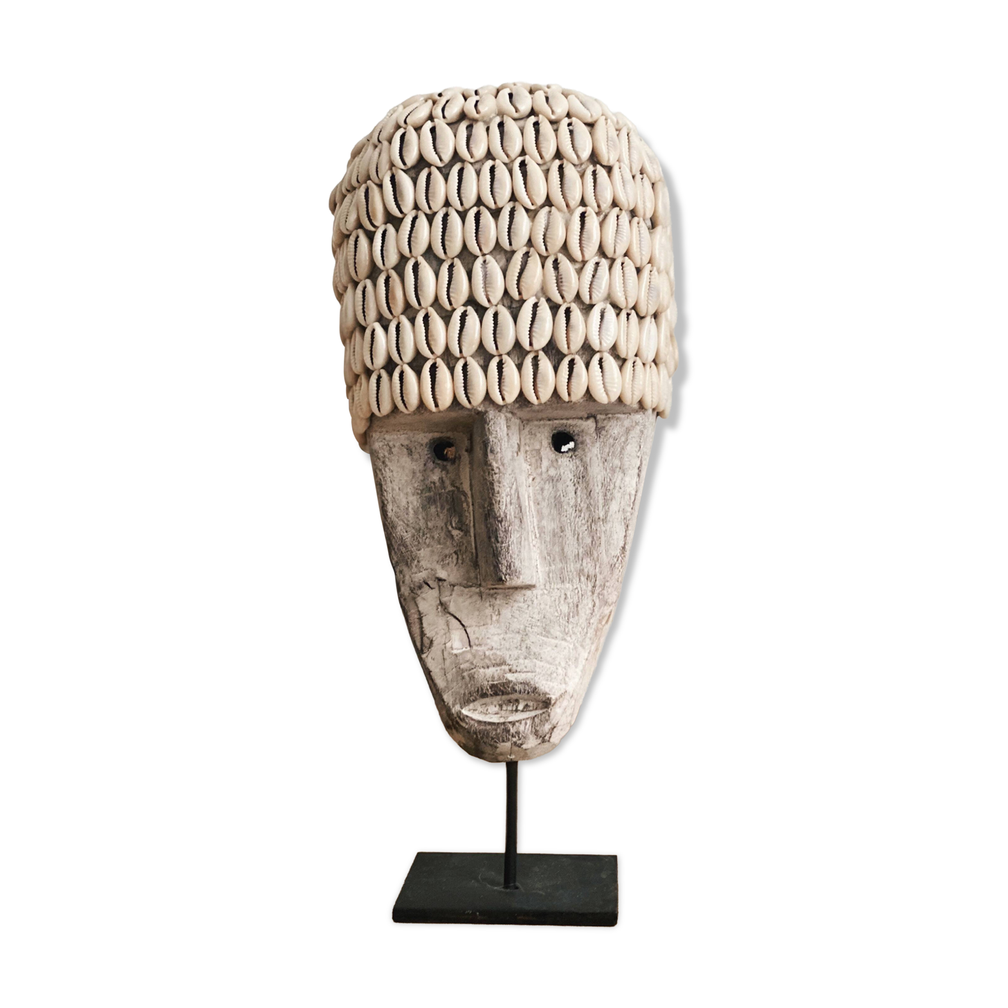Masque en bois vieilli et cauris wabi sabi visage