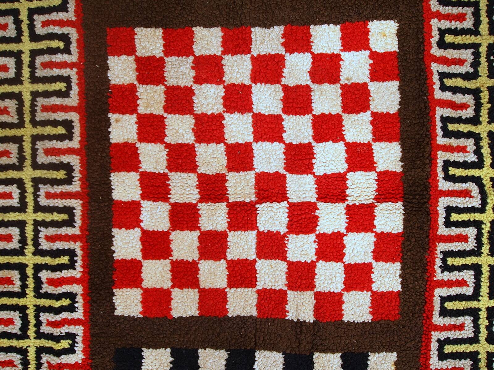 Tapis Moderne Vintage Français, Années 1960, Élégance et Design Unique